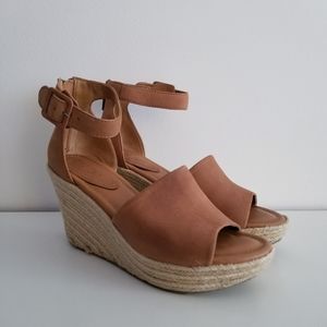 Reaction Kenneth Cole Sole Quest Wedge Sandal